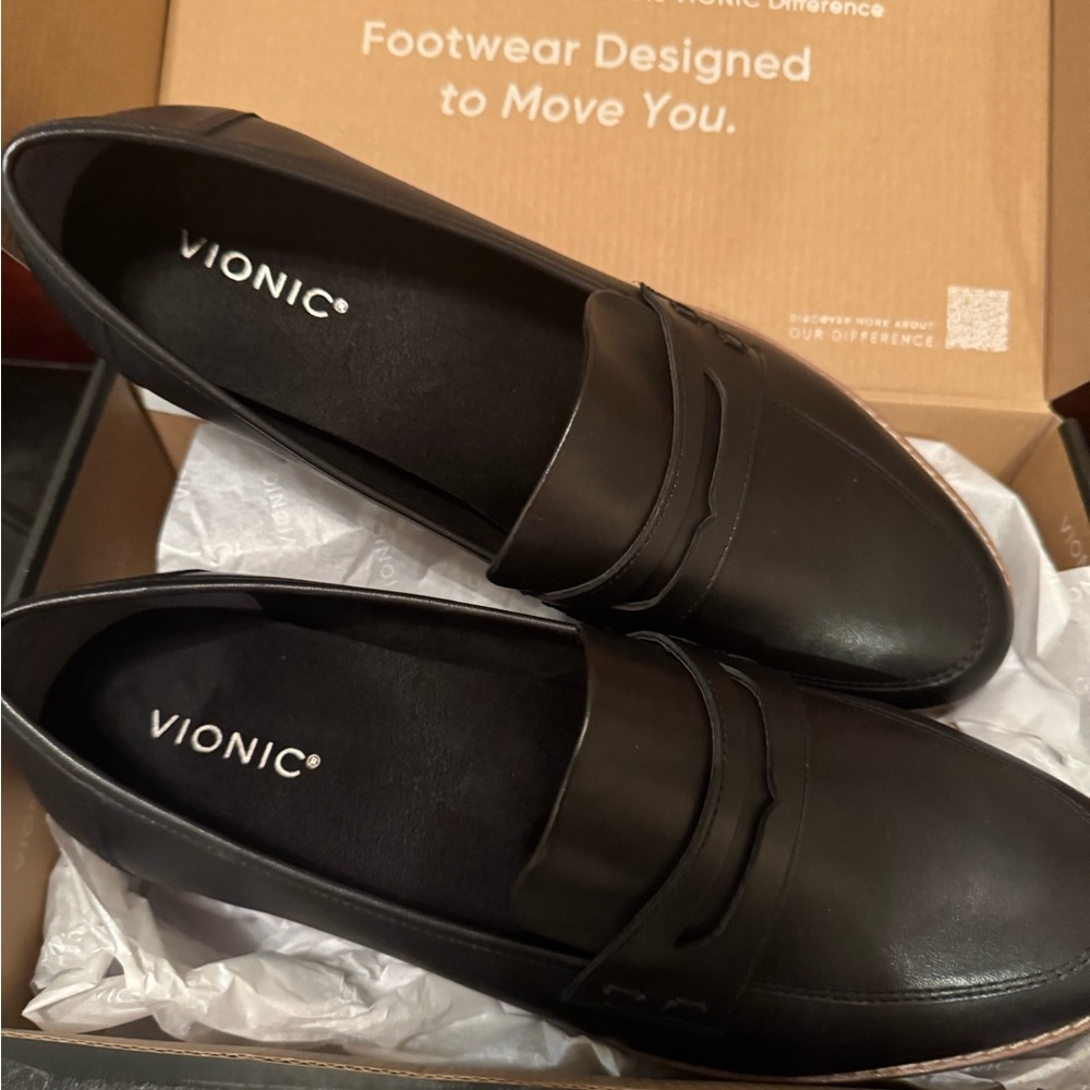 Vionic Women's Black Leather Loafers